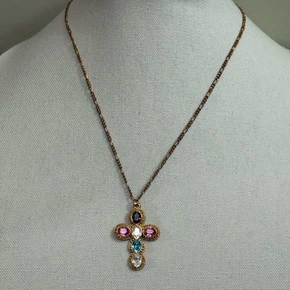 Elegant Gold Cross Pendant Necklace - Picture 5 of 5